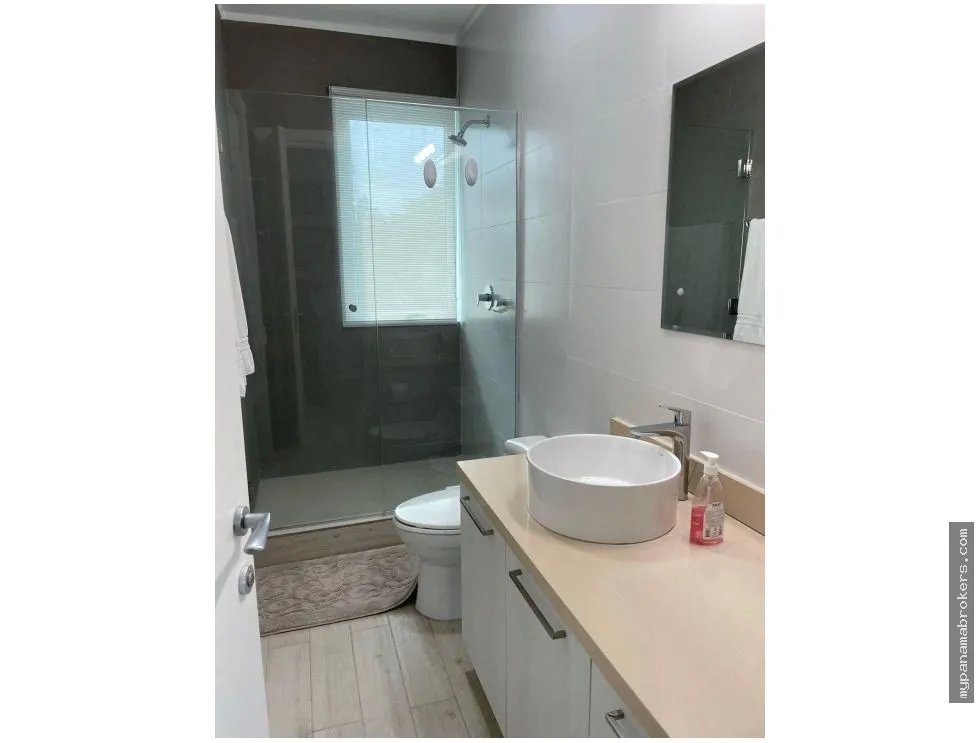 Se vende apartamento en punta barco, san carlos