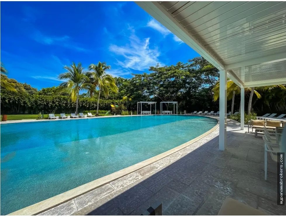 Se vende apartamento en punta barco, san carlos