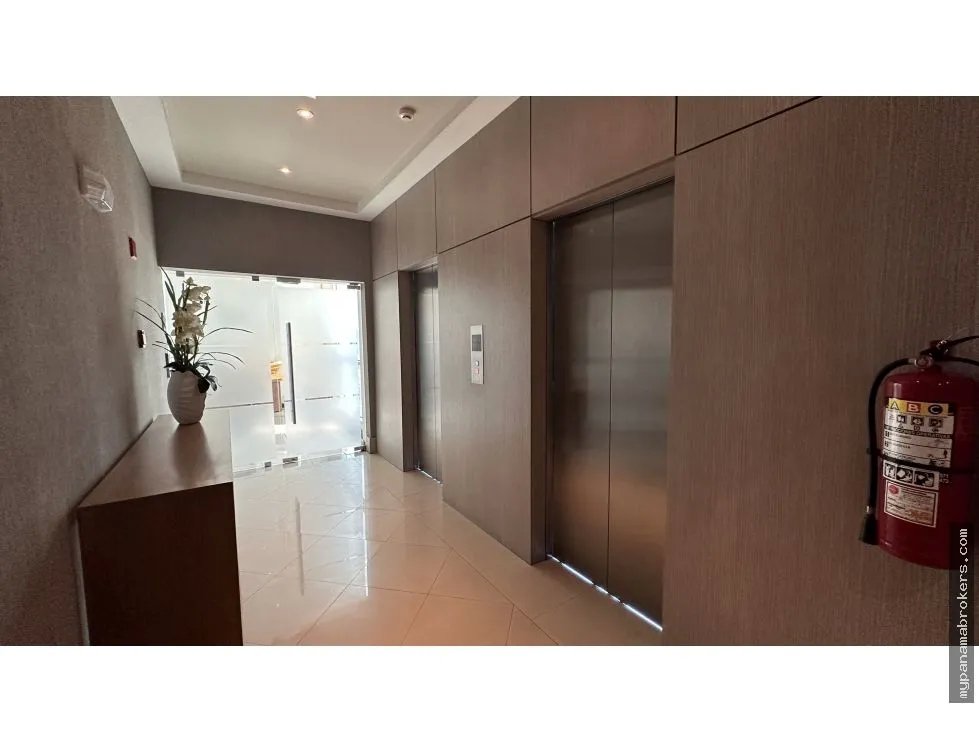Se vende oficina en p.h. blue business center, san francisco