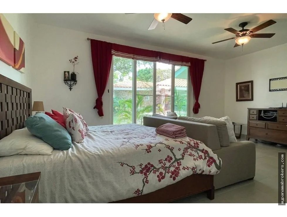 Se vende casa en punta barco village, san carlos