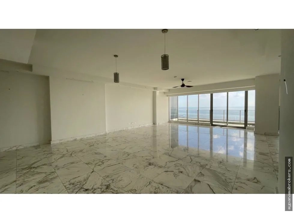 Se vende apartamento en p.h. regalia, costa del este
