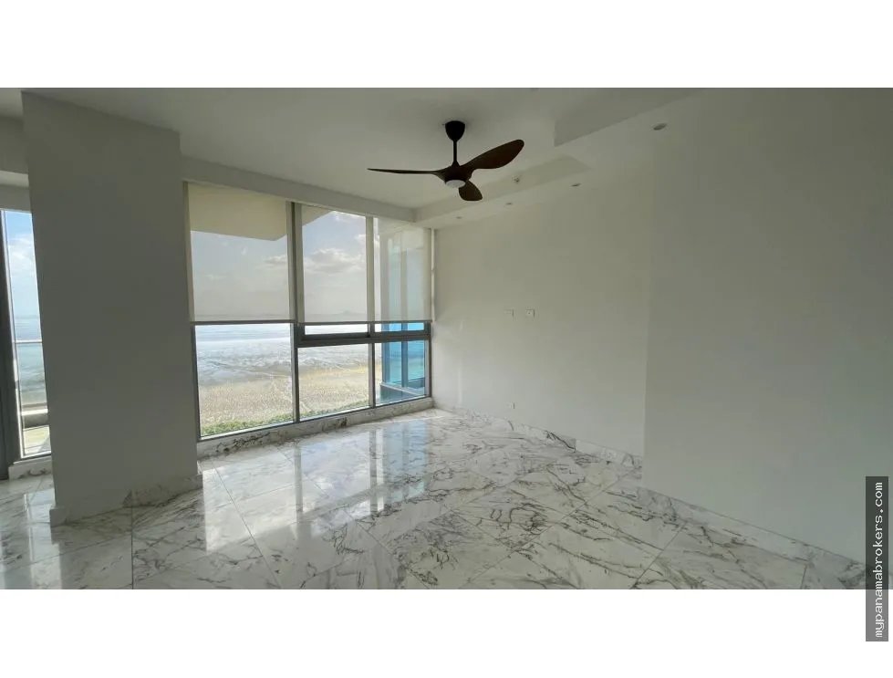 Se vende apartamento en p.h. regalia, costa del este