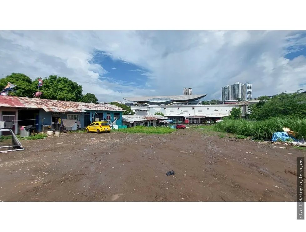Se vende terreno para construir edificios en pueblo nuevo, panamá