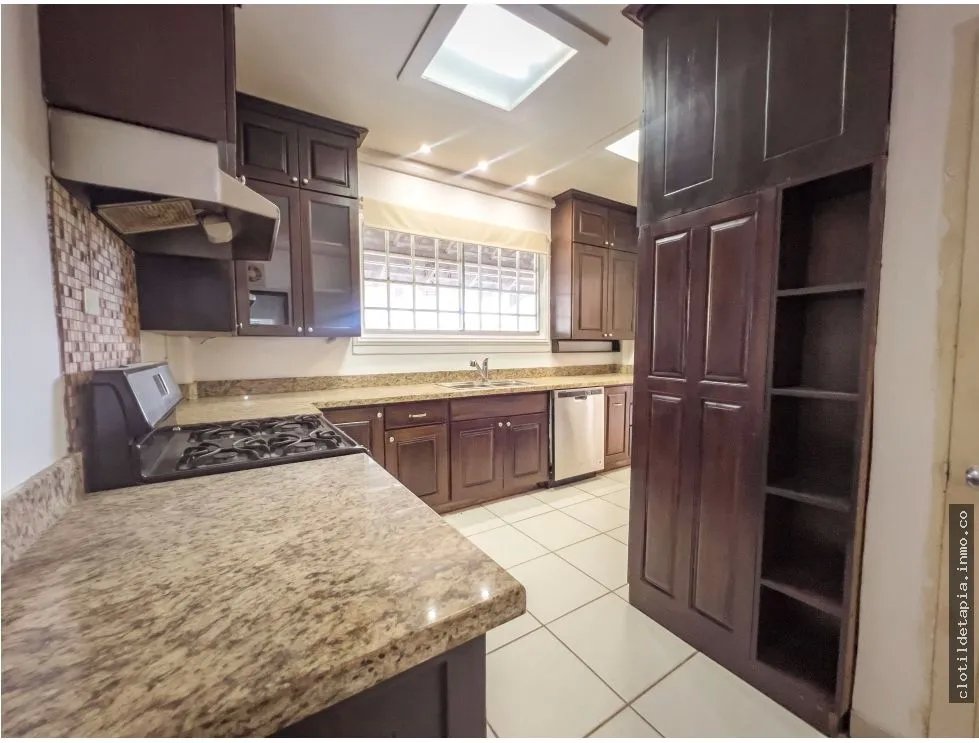 Venta de casa vacia en clayton, ancón