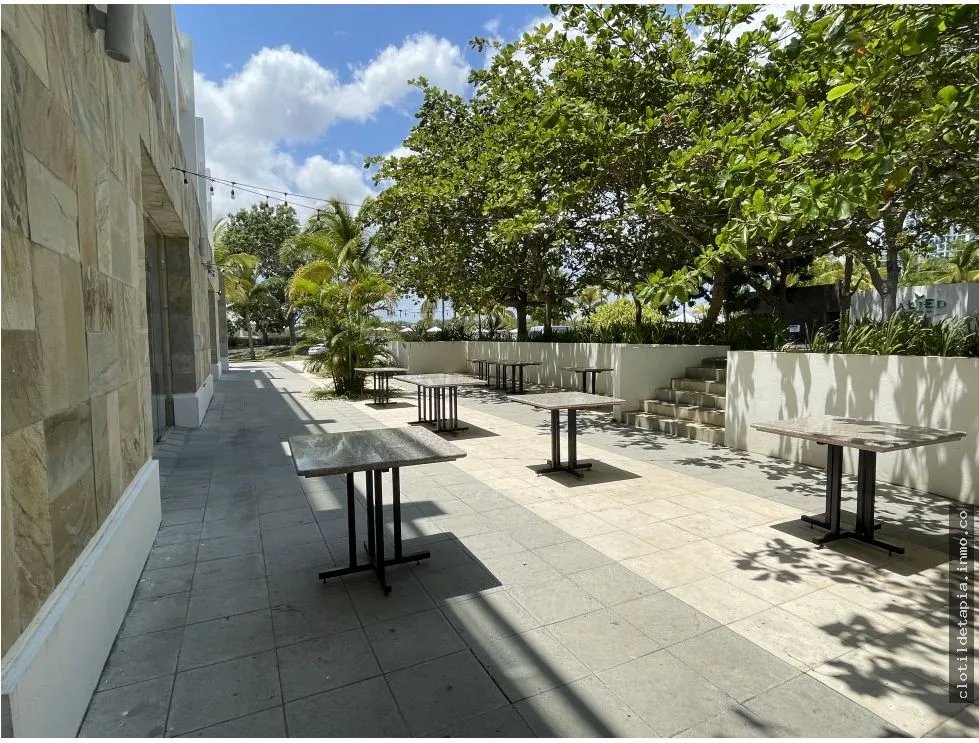 Se vende local comercial en town center, playa blanca