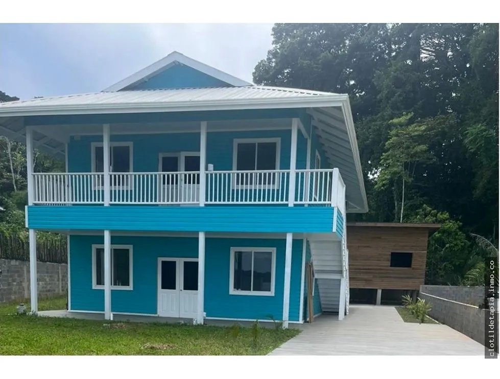 Se vende casa en bocas del toro