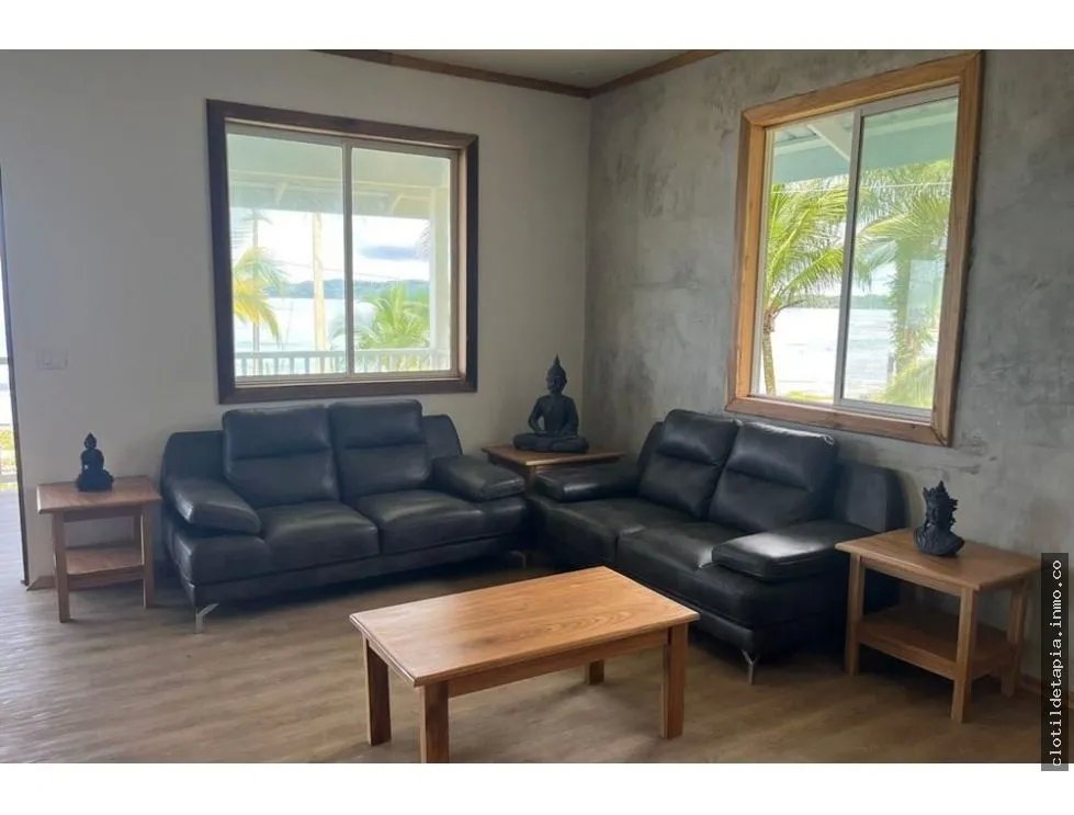 Se vende casa en bocas del toro