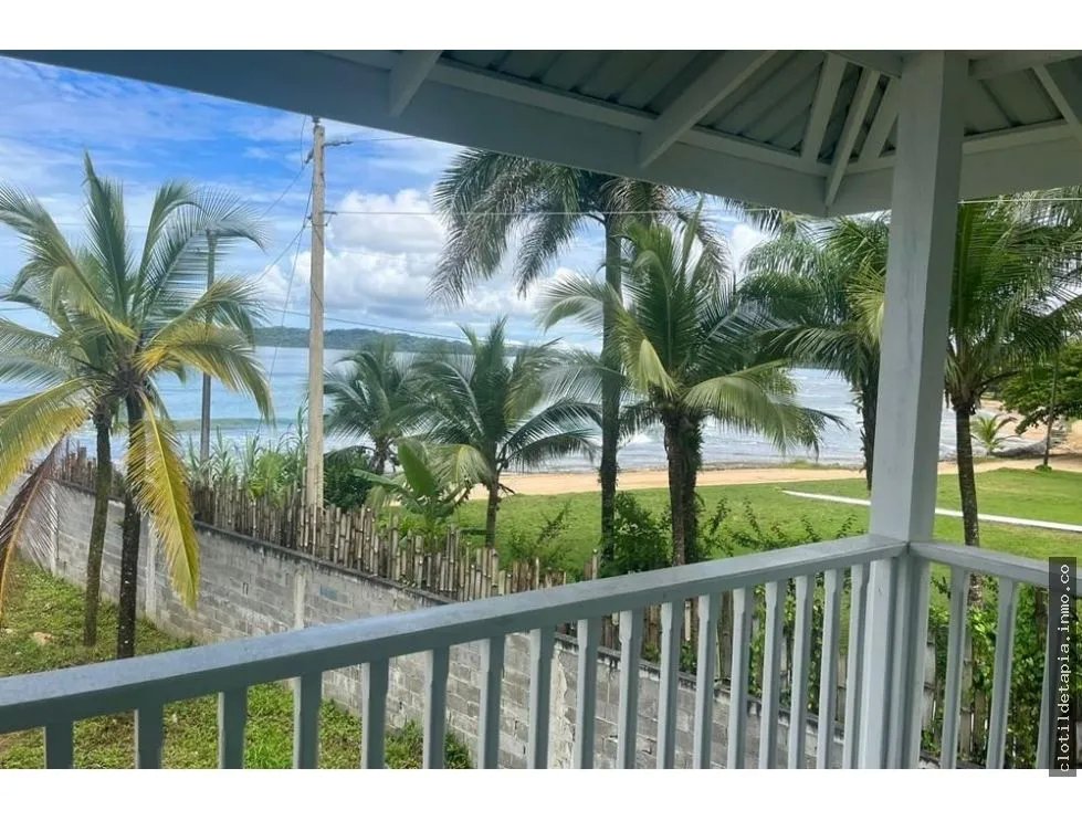 Se vende casa en bocas del toro