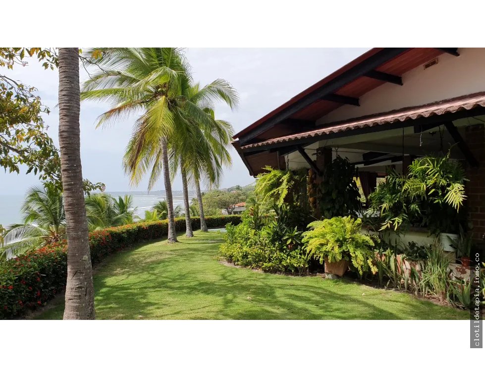Se vende casa frente al mar en costa esmeralda, san carlos