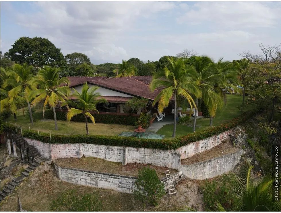 Se vende casa frente al mar en costa esmeralda, san carlos