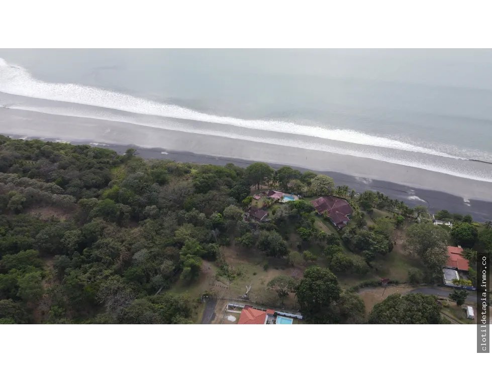 Se vende casa frente al mar en costa esmeralda, san carlos