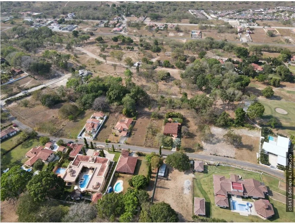 Se vende lote dentro del club de golf de coronado