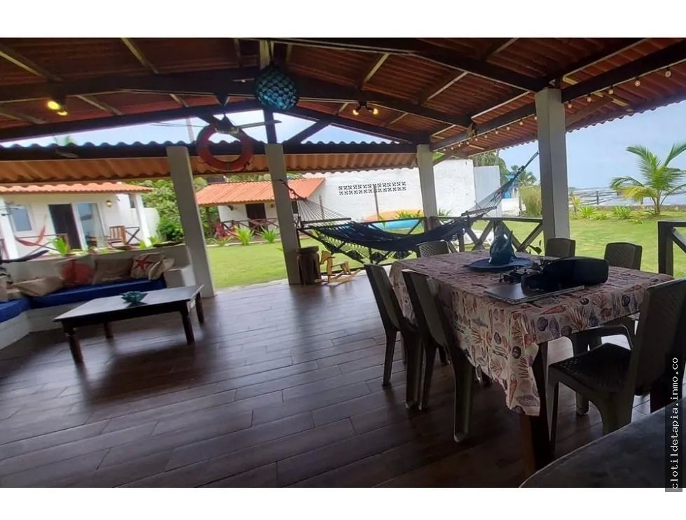 Se vende casa frente al mar, colón, viento frío