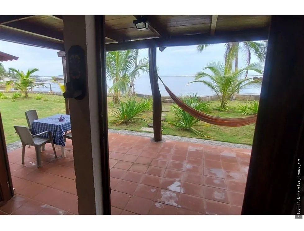 Se vende casa frente al mar, colón, viento frío