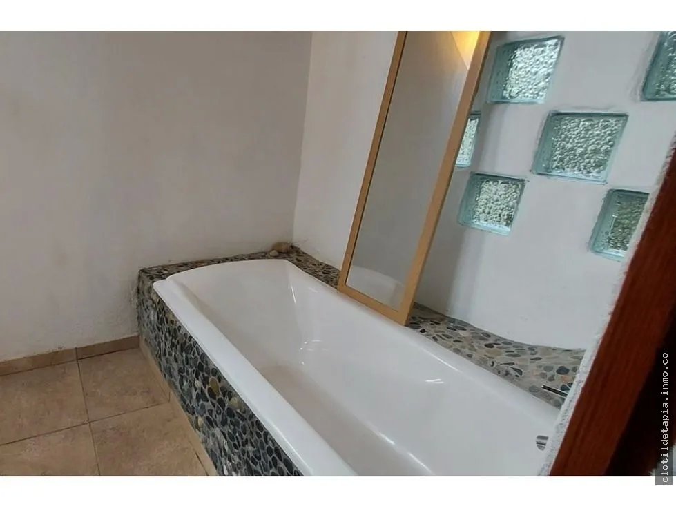 Se vende casa frente al mar, colón, viento frío