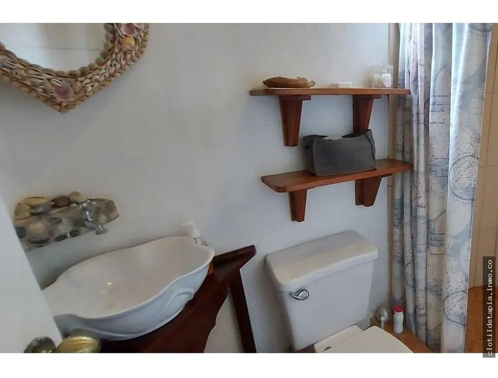 Se vende casa frente al mar, colón, viento frío