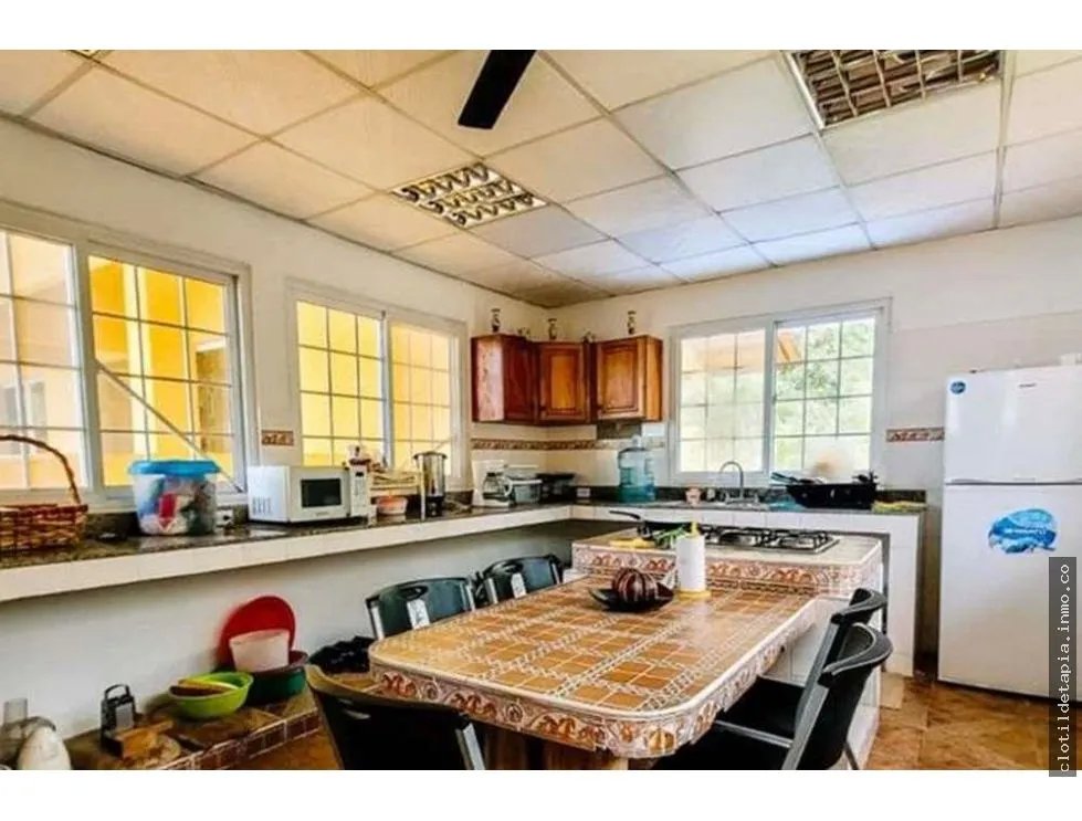 Se vende casa frente al mar en portobelo, colón