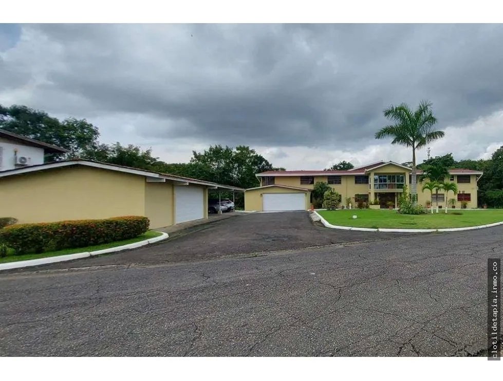 Se vende casa para inversión en clayton, albrook