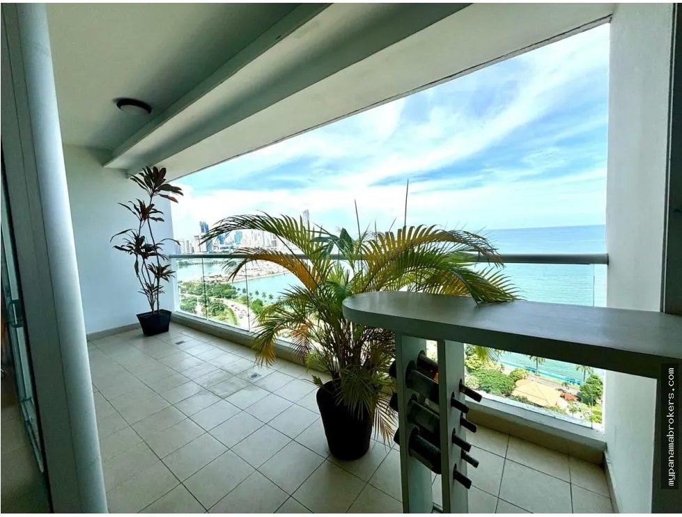 Venta de apatamento amoblado en ph rivage, ave. balboa
