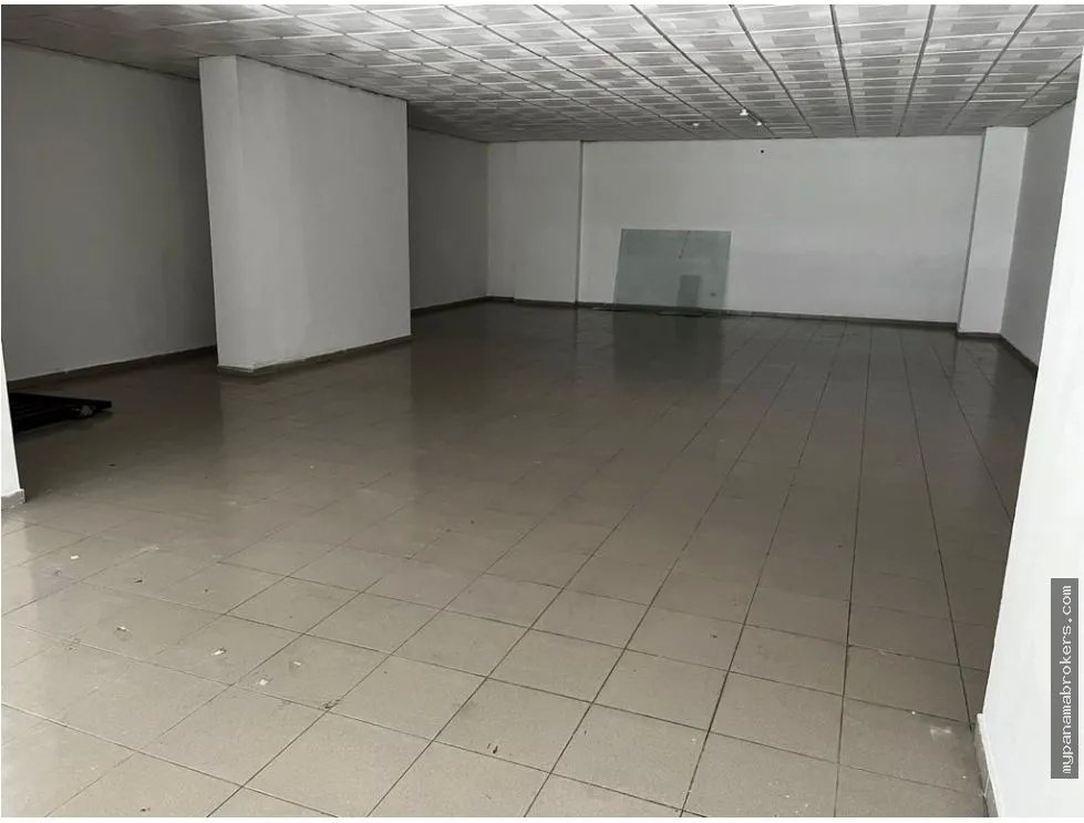 Alquiler de local comercial en plaza mystic hills, el crisol