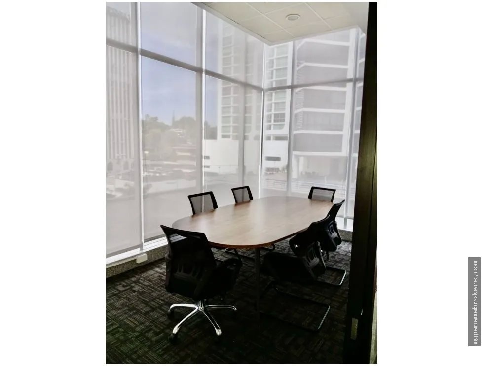 Alquiler de oficina remodelada en habitats plaza, calle 51, panamá