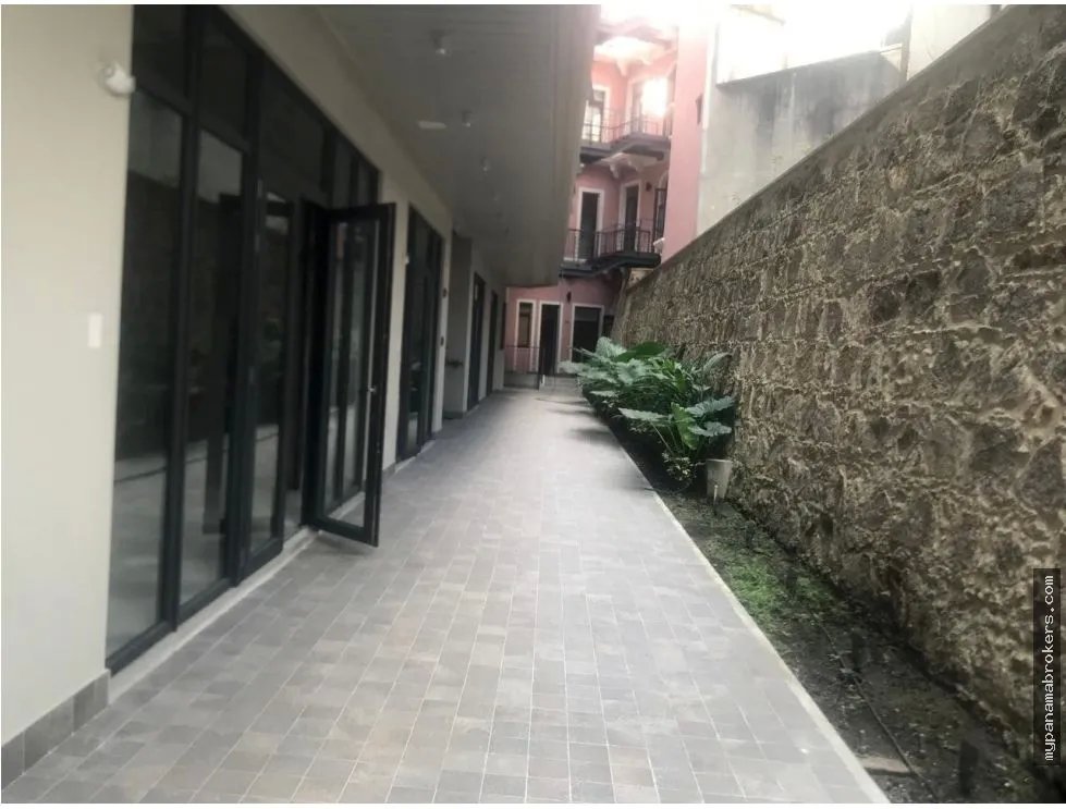Alquiler de local comercial en la plazuela de alfaro, casco viejo