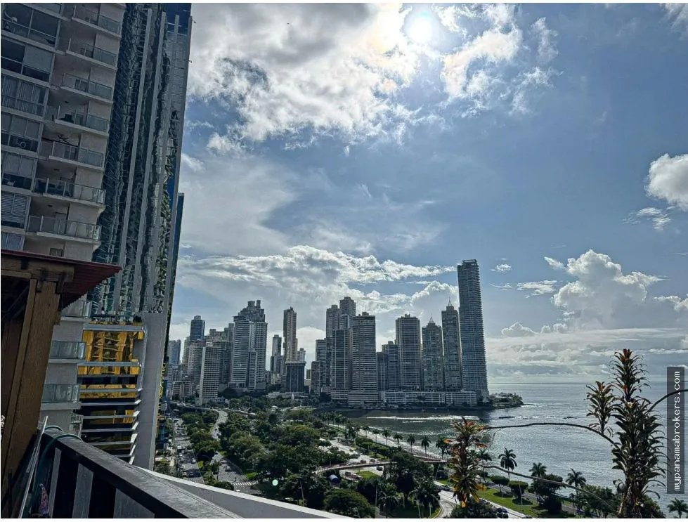 Venta de apartamento con linea blanca ph condesa del mar, ave. balboa