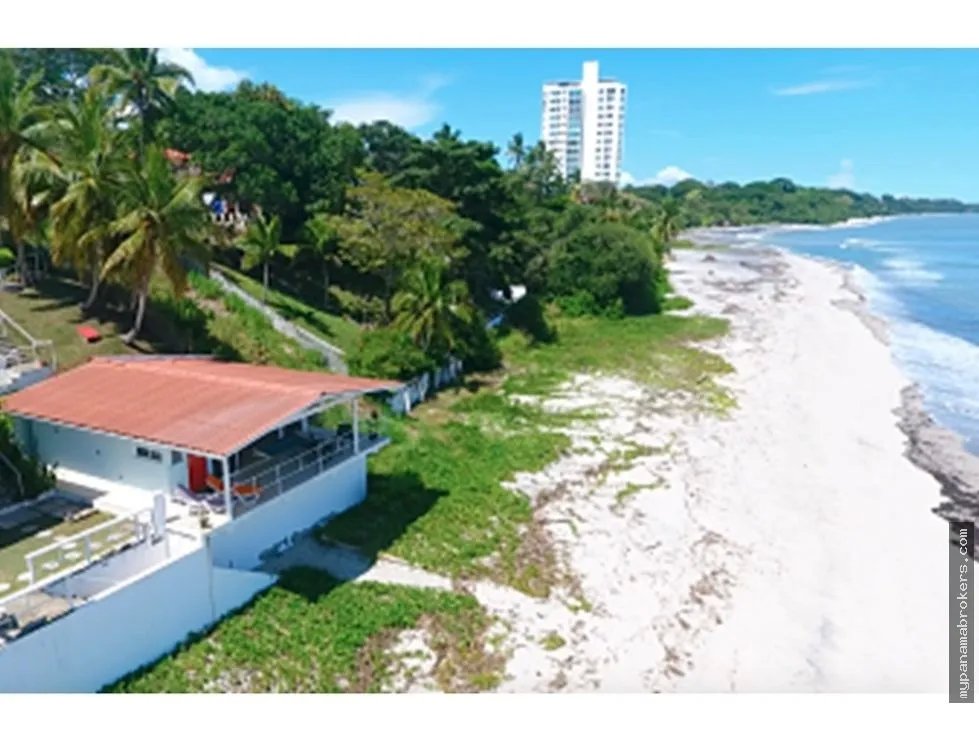 Venta de casa frente al mar en playa corona, san carlos