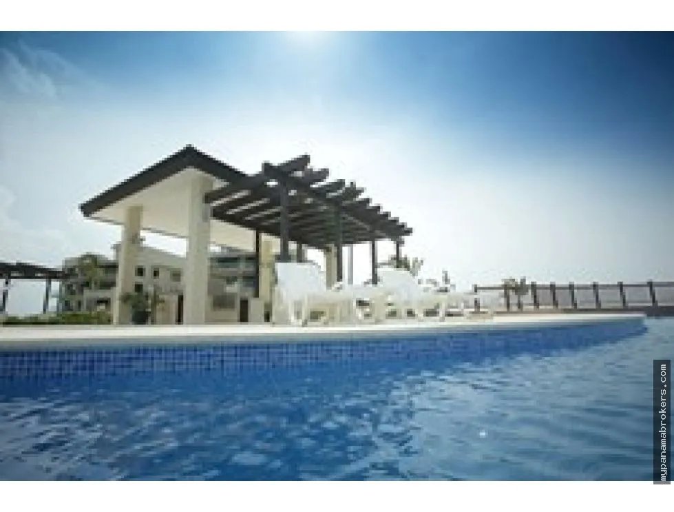Venta de apartamento vacío en ph altamar, casamar, san carlos