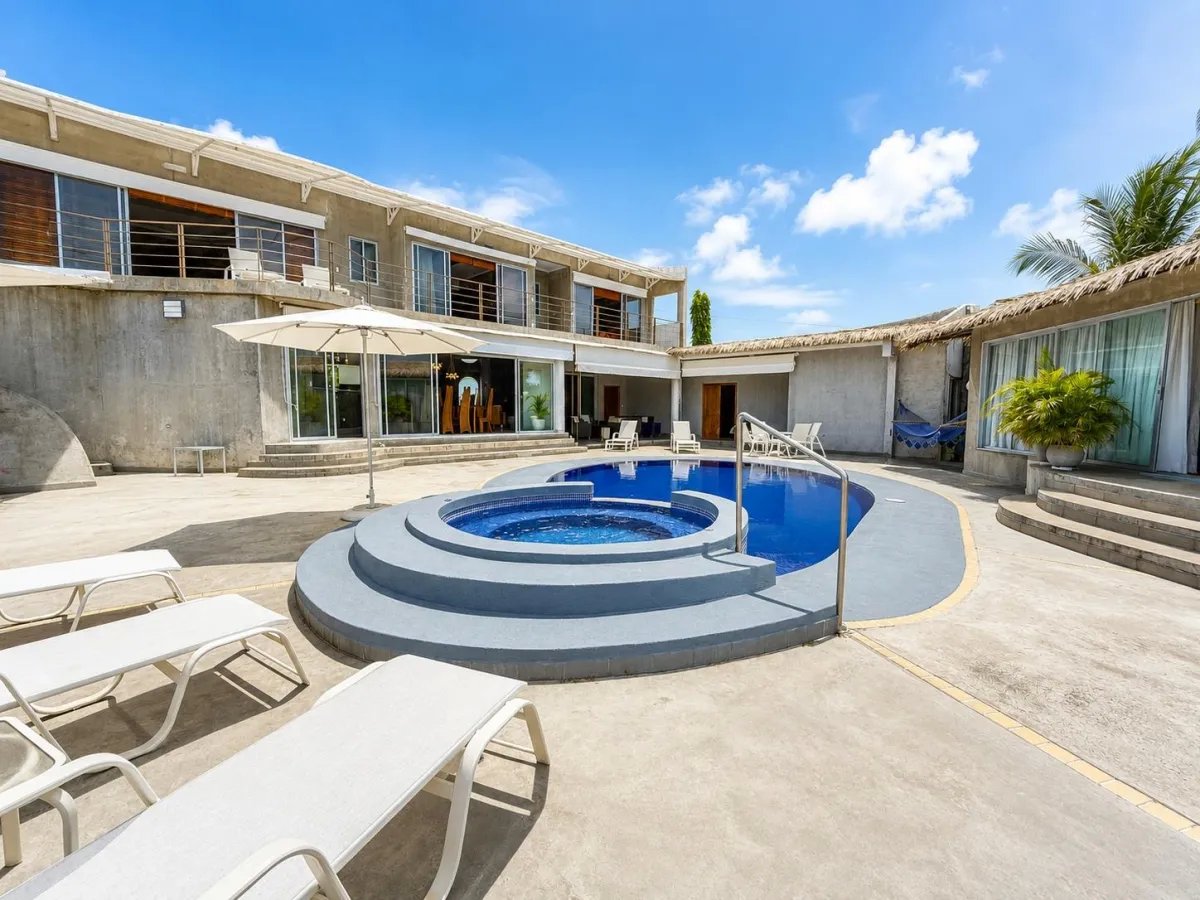Casa de lujo en coronado panamá con amplio terreno y piscina