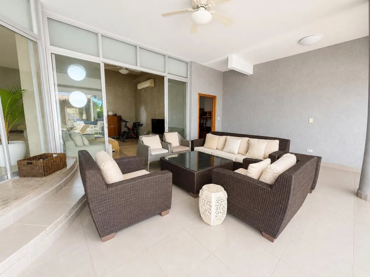 Casa de lujo en coronado panamá con amplio terreno y piscina