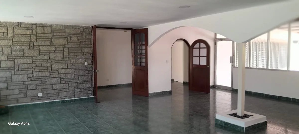Venta de casa grande en las cumbres