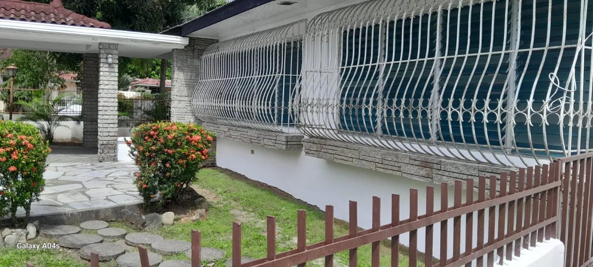 Venta de casa grande en las cumbres