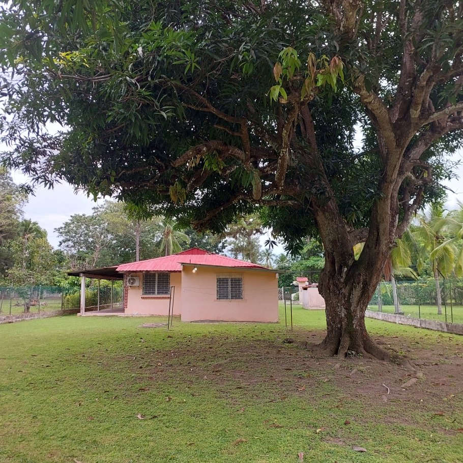 Se vende casa comercial en Llano Bonito, Juan Diaz