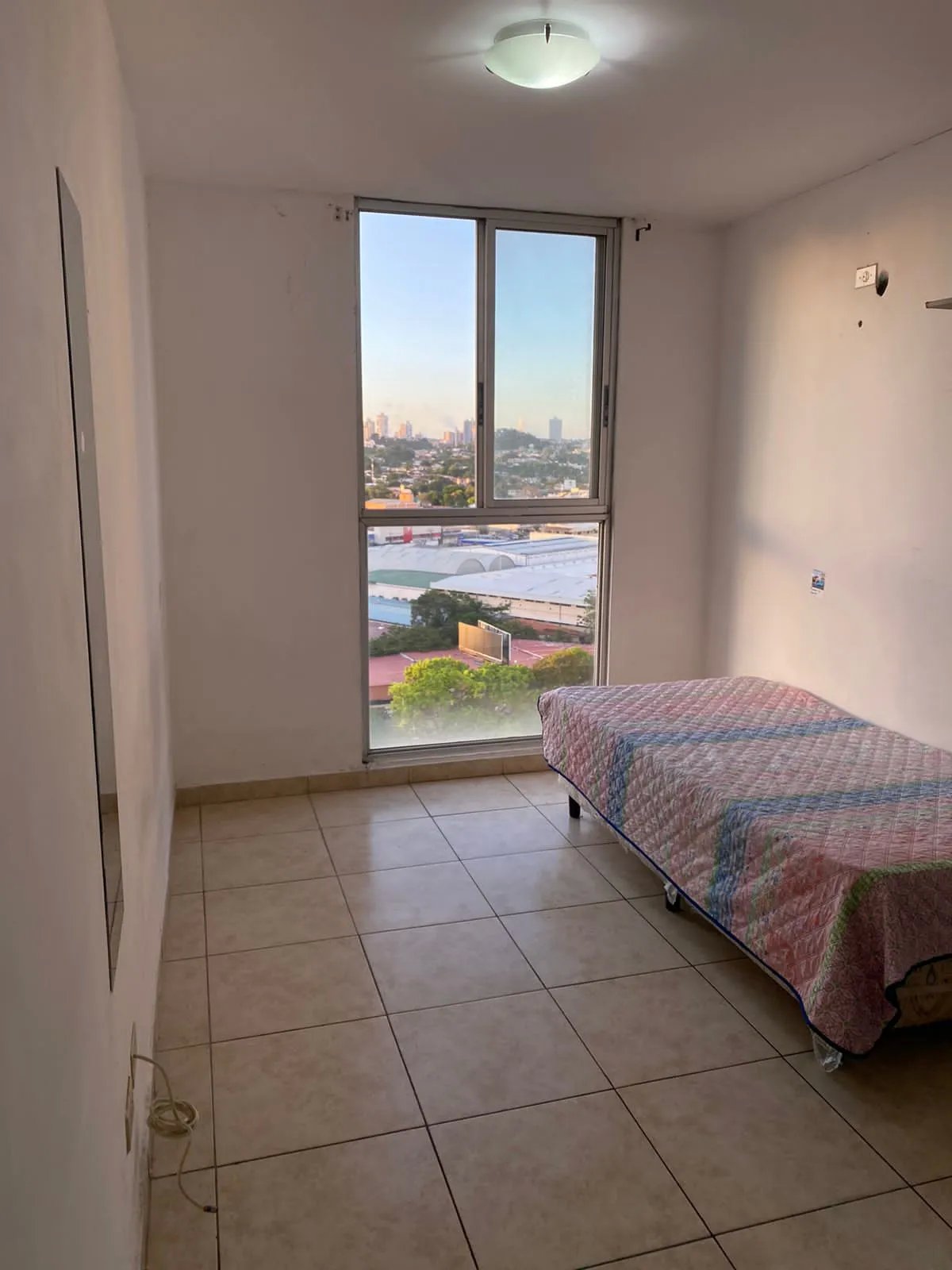 Venta de Casa con terreno - en El Carmen POR DEBAJO DEL AVALUO