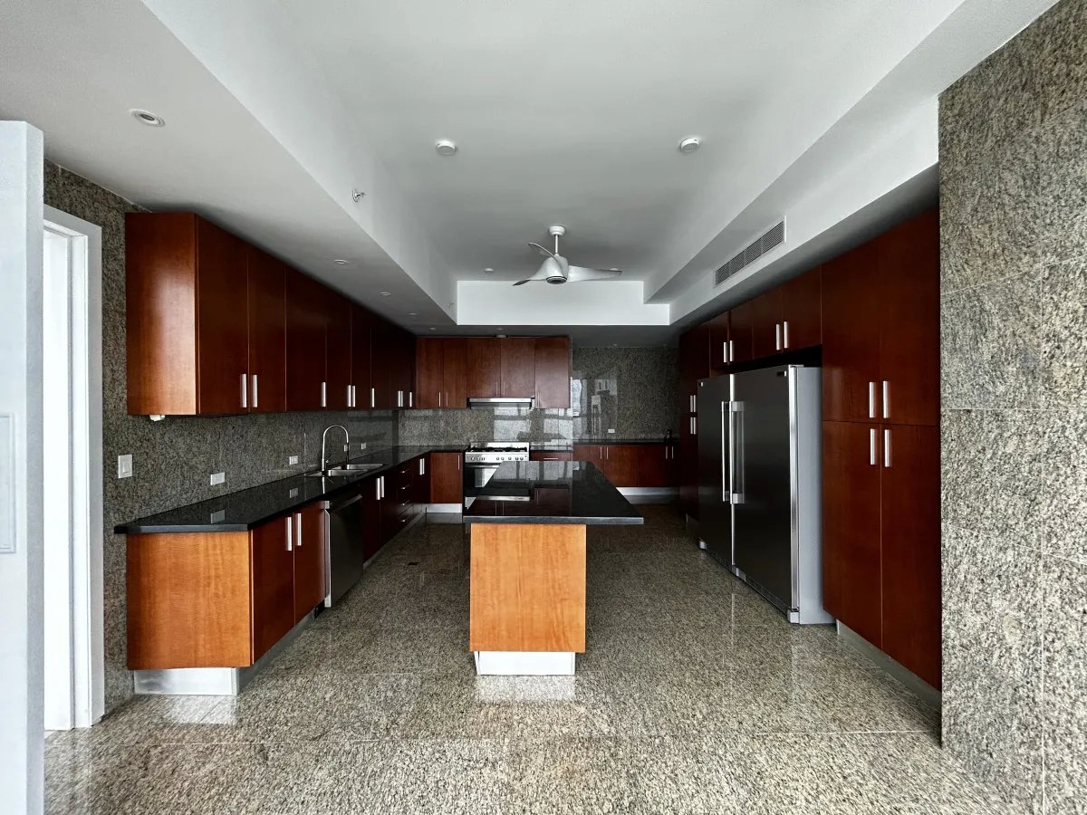 ALQUILER DE APARTAMENTO LINEA BLANCA EN PH THE POINT PUNTA PAITILLA