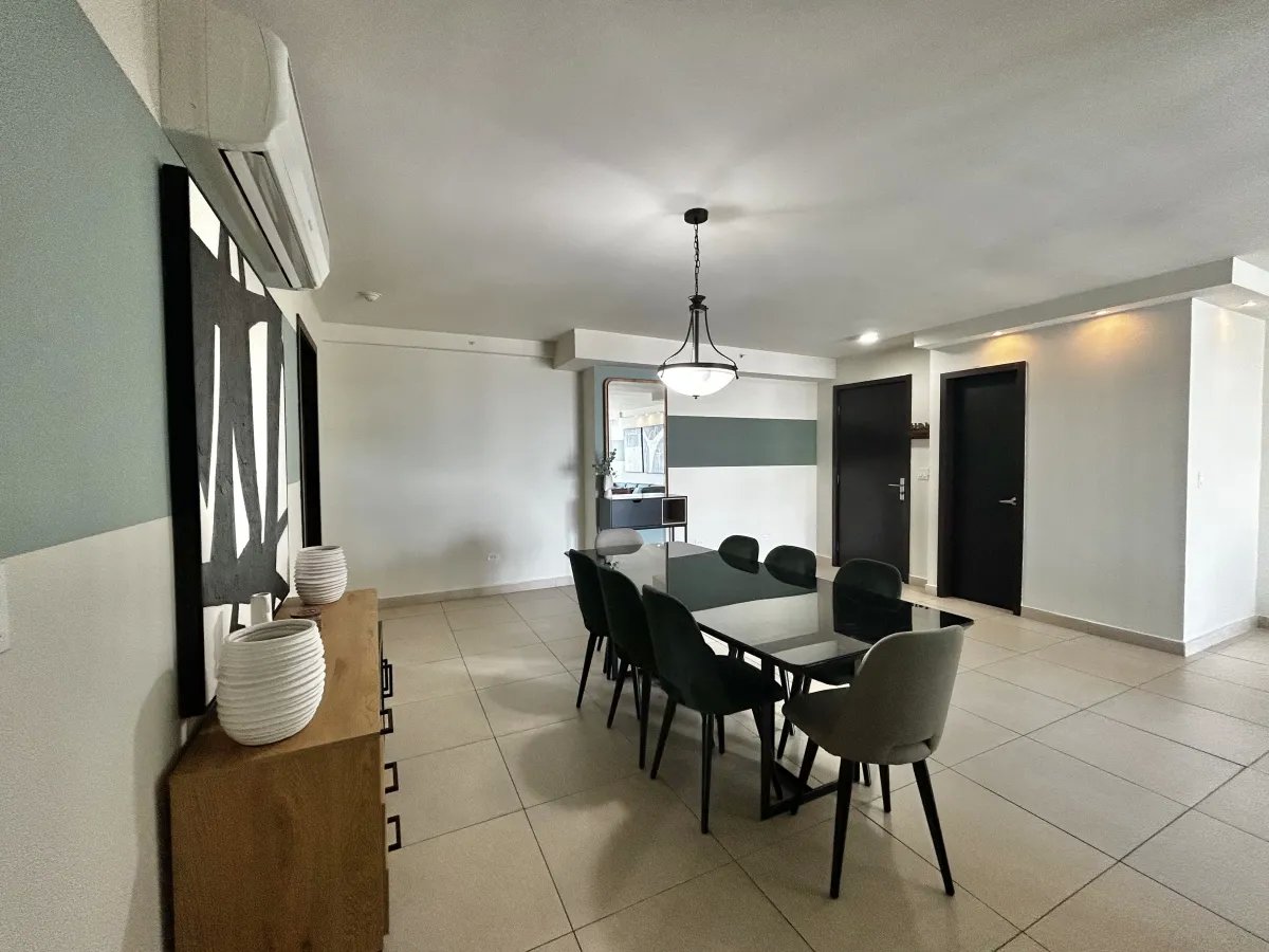 Alquiler de Apartamento Amoblado de 205m² en PH Country Club, Costa del Este