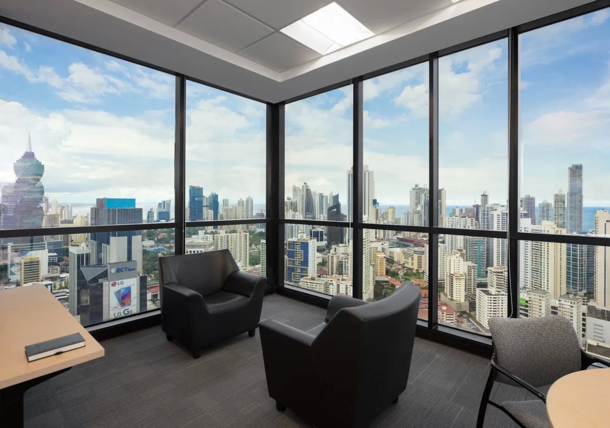 Oficina Amoblada de 149m² en Tower Financial Center, Calle 50  ¡Todo Incluido!