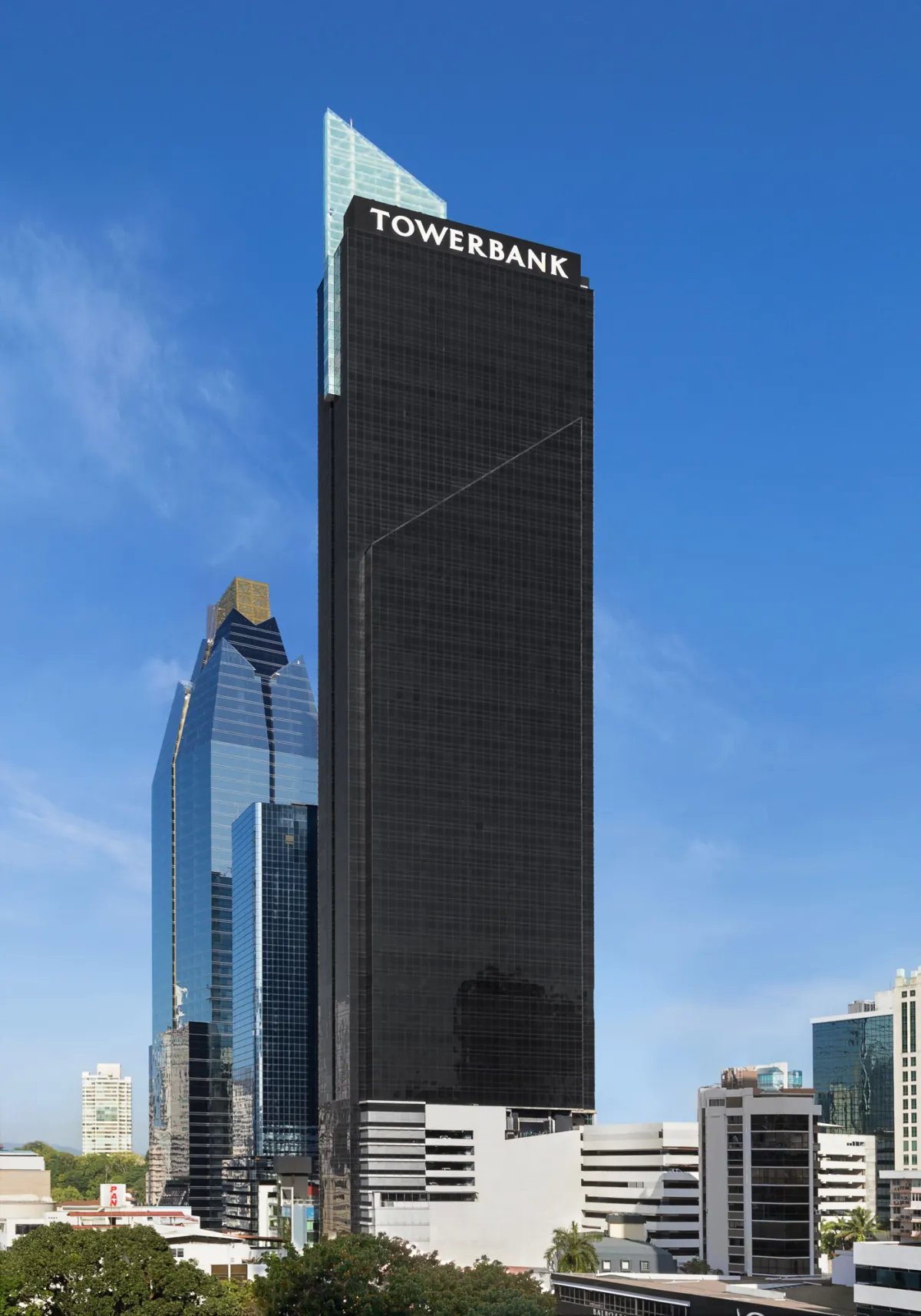 Oficina Amoblada de 149m² en Tower Financial Center, Calle 50  ¡Todo Incluido!