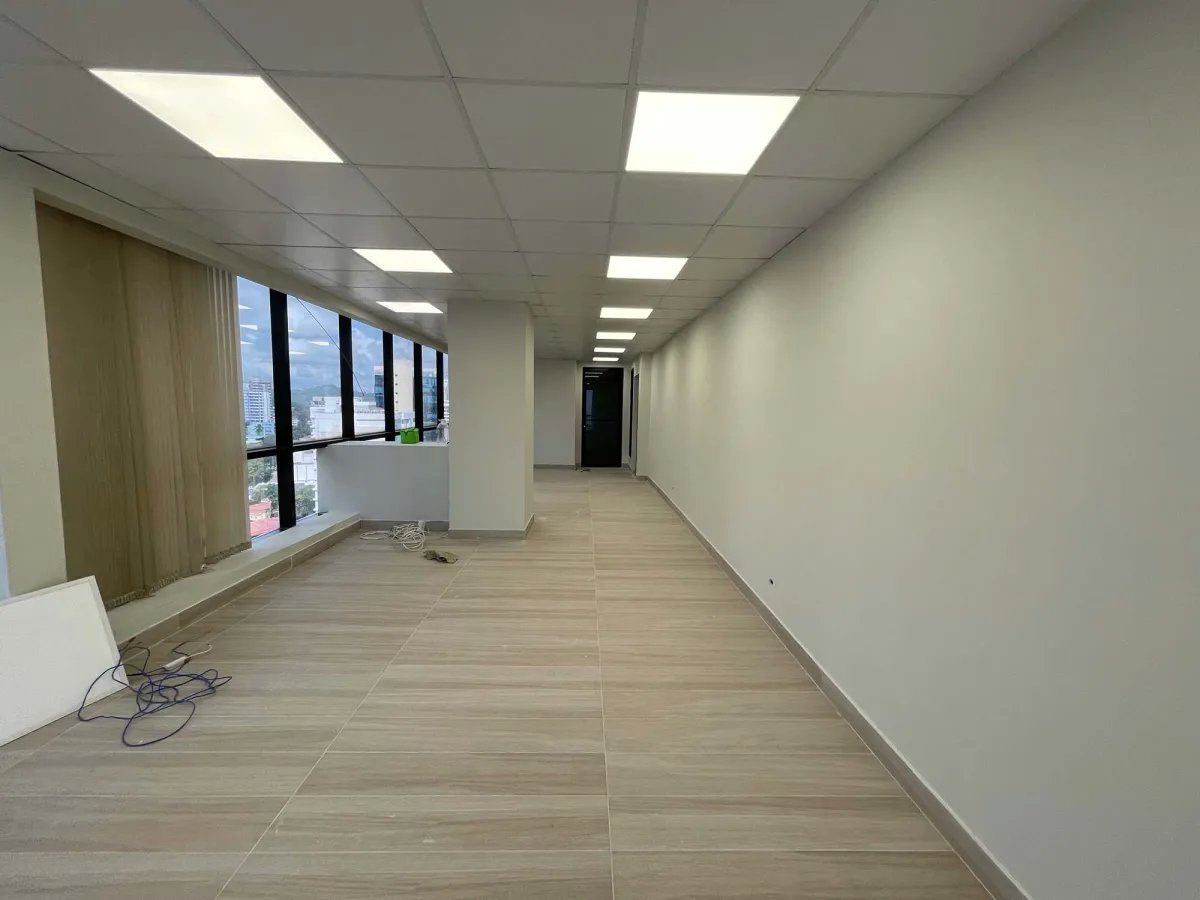 Oficina Amoblada de 175m² en Plaza Banco General, Calle 50  ¡Con Luz y Mantenimiento!