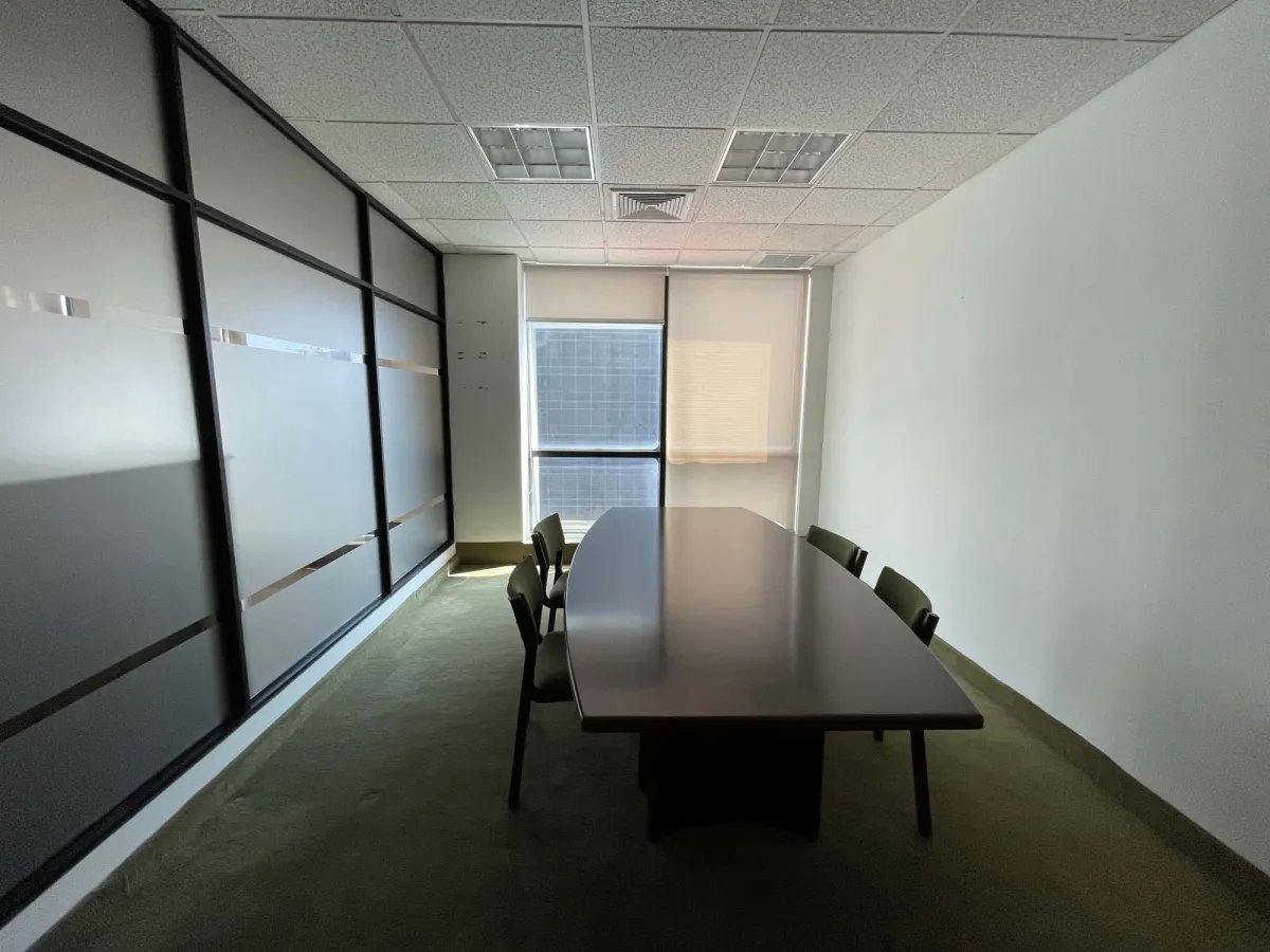Oficina Amoblada de 175m² en Plaza Banco General, Calle 50  ¡Con Luz y Mantenimiento!