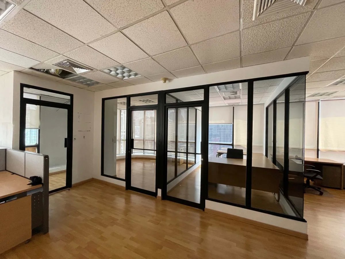 Oficina Amoblada de 175m² en Plaza Banco General, Calle 50  ¡Con Luz y Mantenimiento!