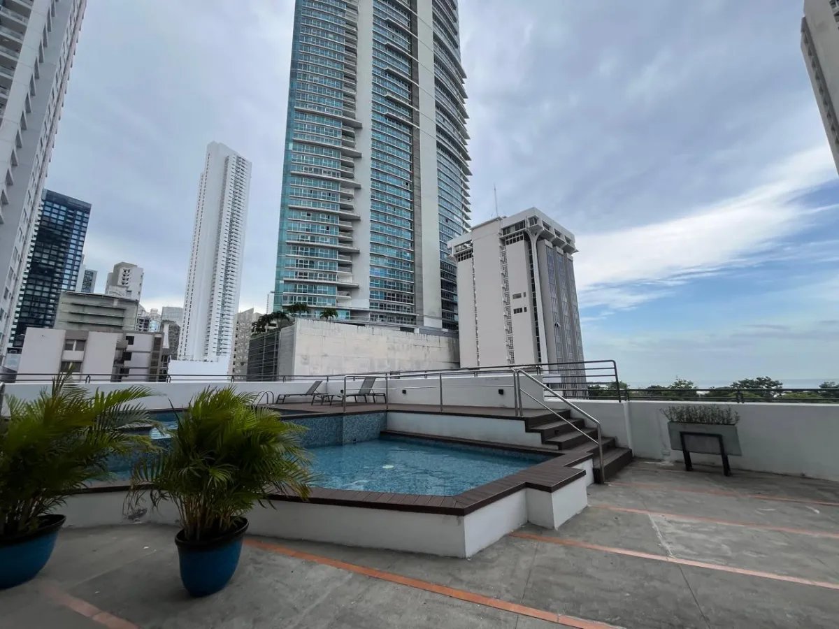 Espacioso Apartamento de 3 Recámaras con Vista al Mar