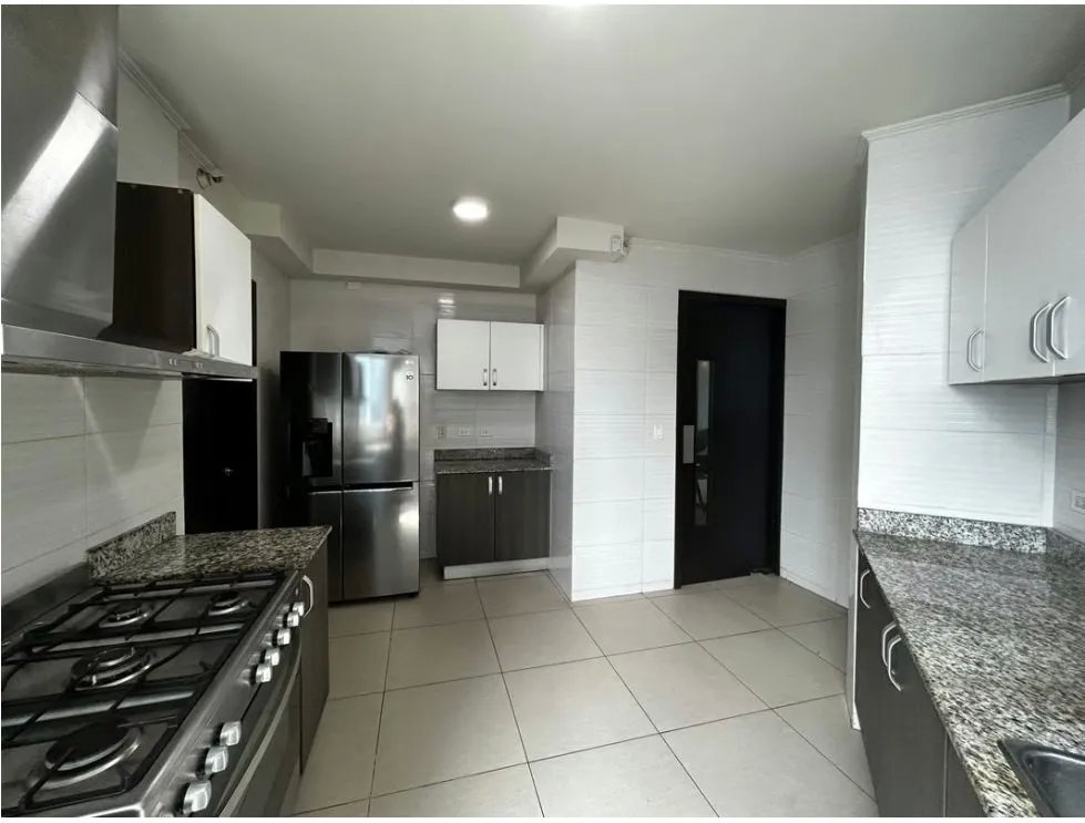 Alquiler de apartamento amoblado en PH Country Club, Costa del Este