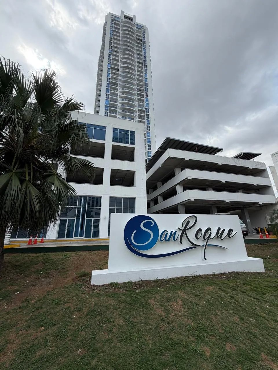 Venta Apartamento amoblado en PH San Roque, Via España