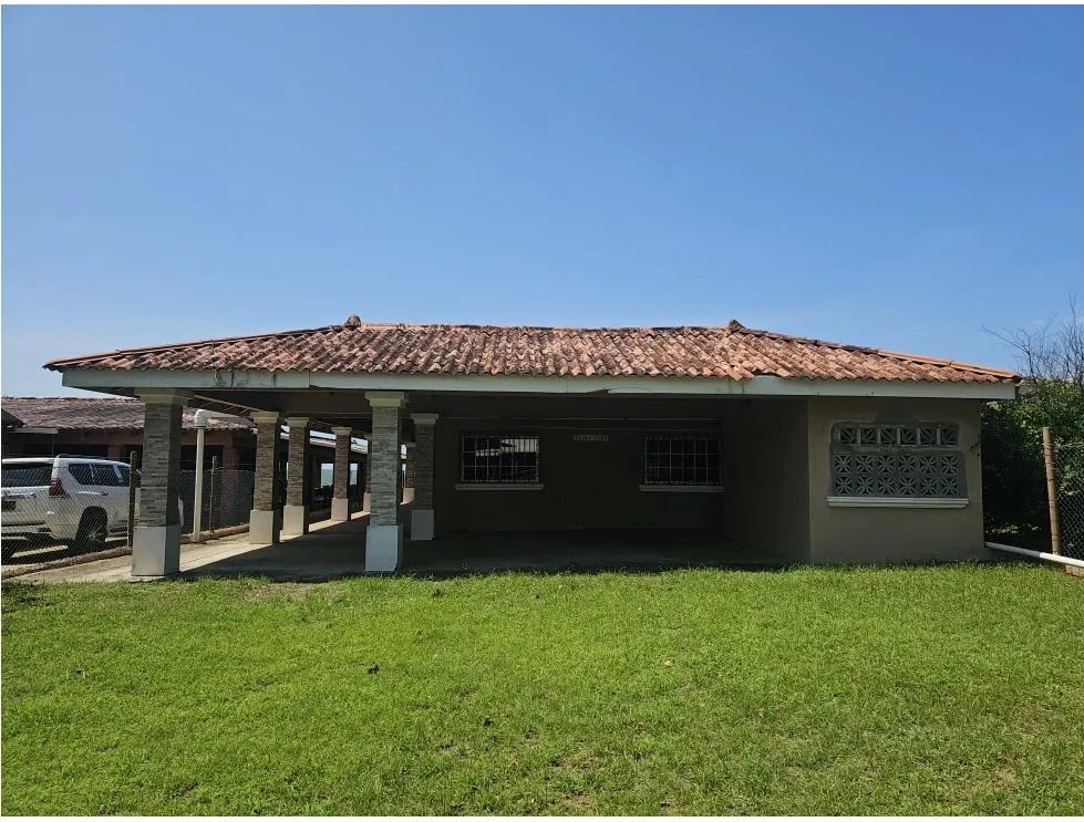 Venta de casa con acceso directo al mar, Playa Uverito