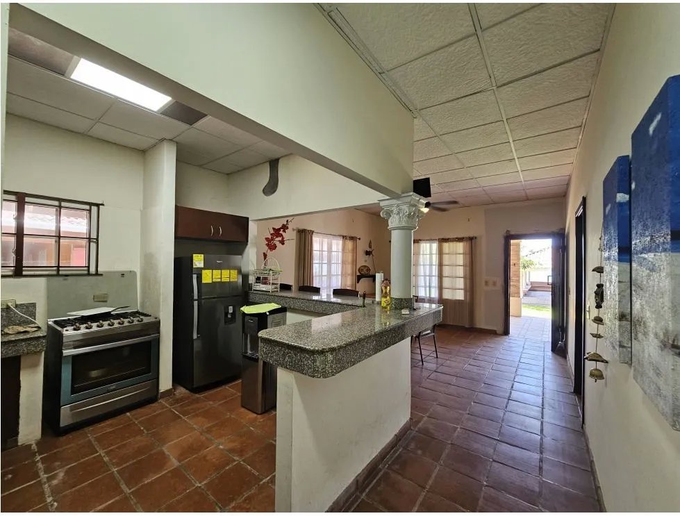 Venta de casa con acceso directo al mar, Playa Uverito