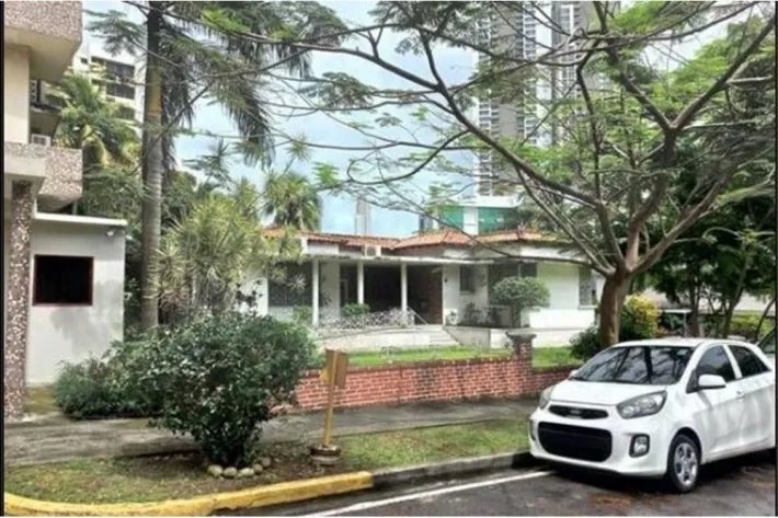 Land for sale in El Cangrejo, Panama