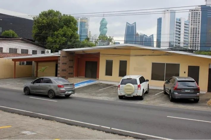 Local comercial con bodega en alquiler en San Francisco