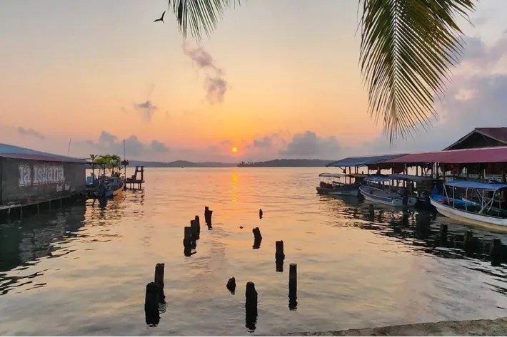 Venta de terreno y planos para la Plaza Comercial Over The Water, Bocas del Toro